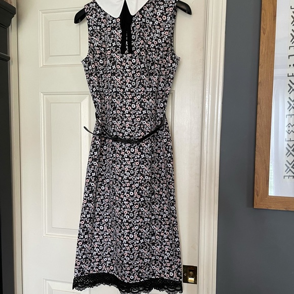 New York & Company Dresses & Skirts - Size M flowered dress from New York & Company